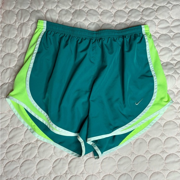 Nike Tempo GREEN- Women’s brief- lined running shorts - Picture 2 of 4